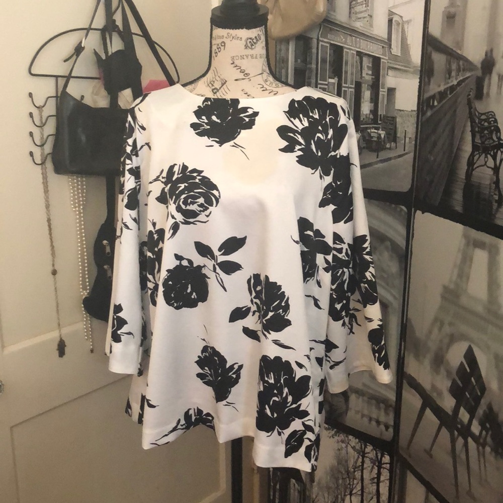 Jaclyn Smith blouse rose print black & white
